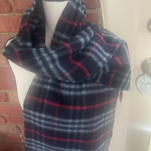 🔥NWOT🔥 Burberrys Scarf Cashmere Navy Check Pattern | Color: Blue | - Picture 4 of 6